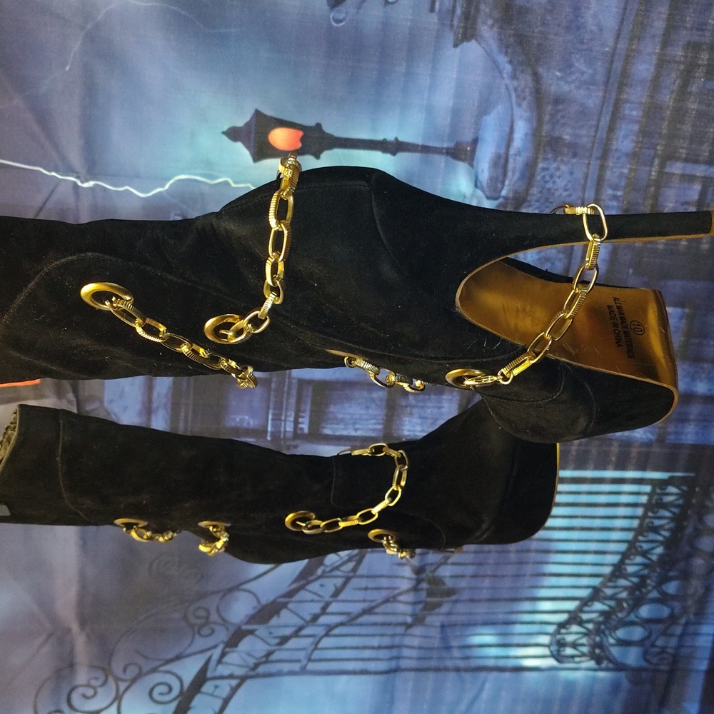 Woman's boot platforms